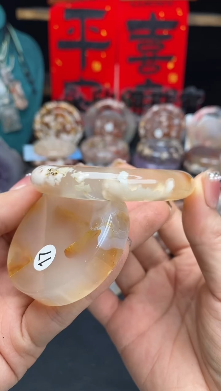 【闪购商品】石英质玉手镯（圆镯）未镶嵌54