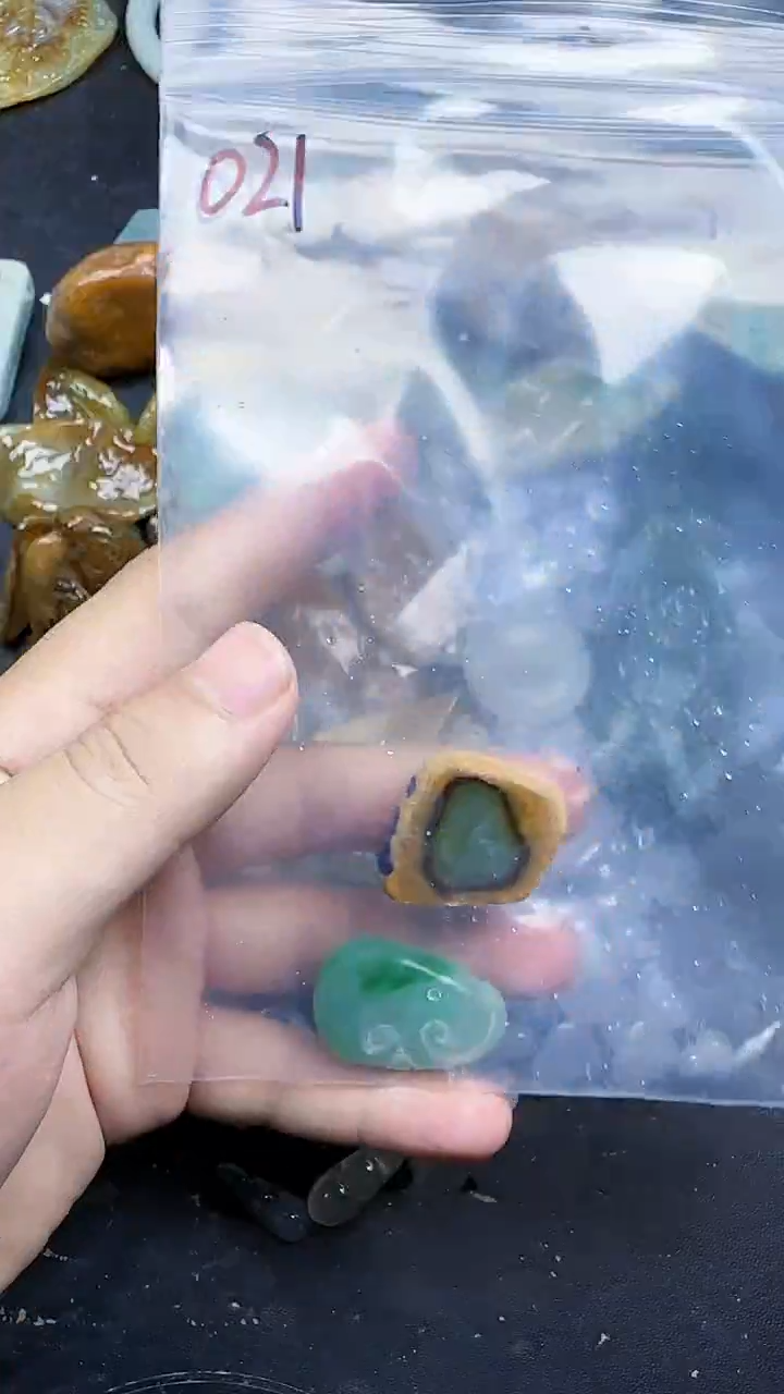 翡翠挂件未镶嵌临****站021翡翠