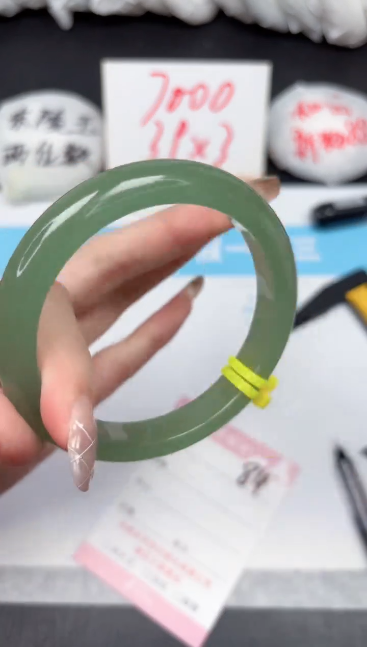 【闪购商品】石英质玉手镯未镶嵌84-58.6