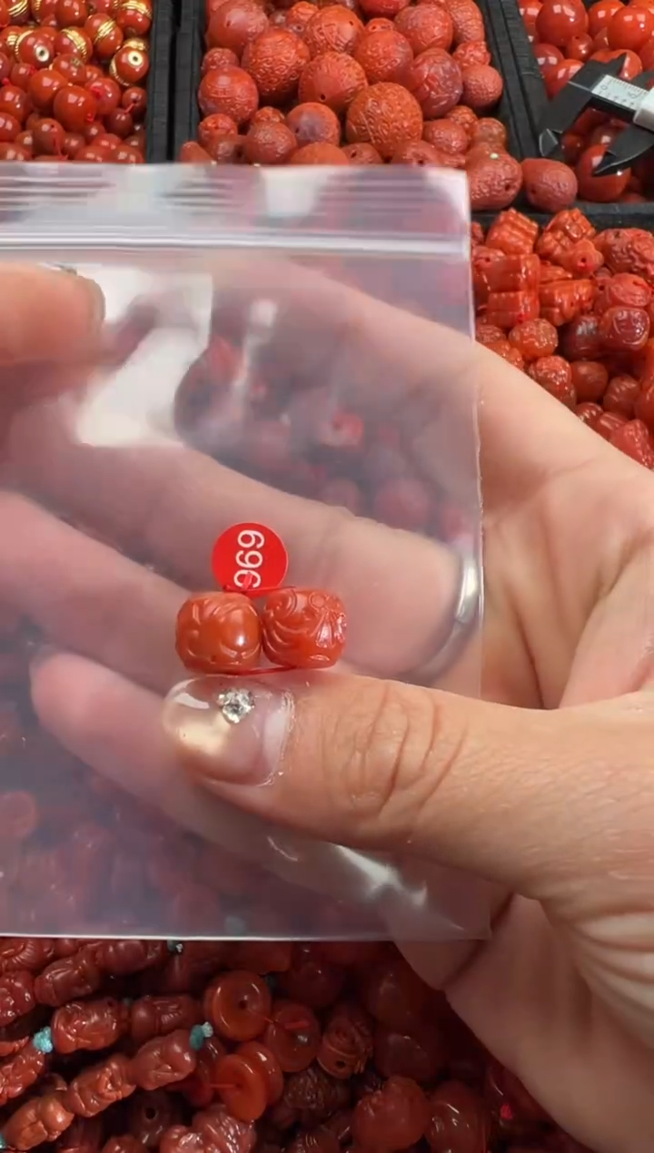 南红玛瑙未镶嵌颈饰1