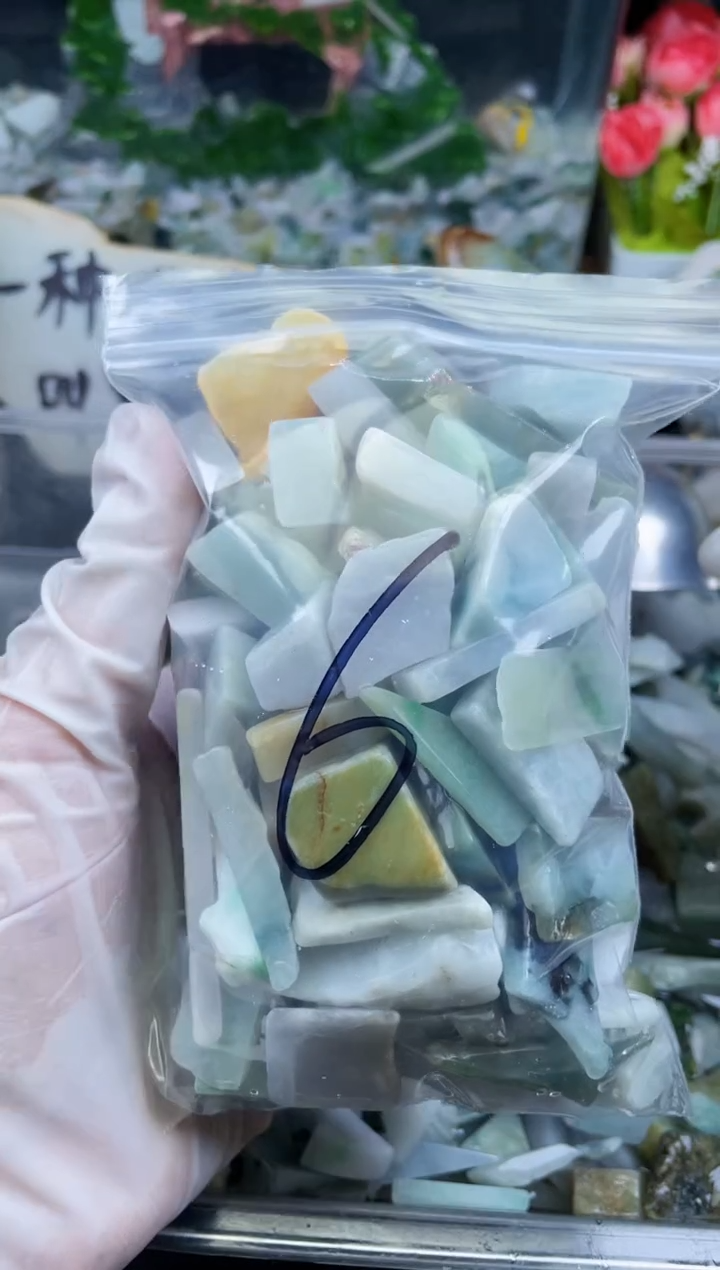 【闪购商品】翡翠颈饰未镶嵌天然翡翠边角中号500克6
