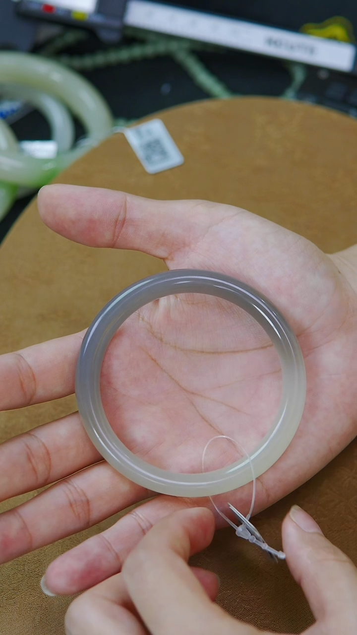 吊坠(赠链)未镶嵌和田玉59圈口 半山半水烟紫手镯