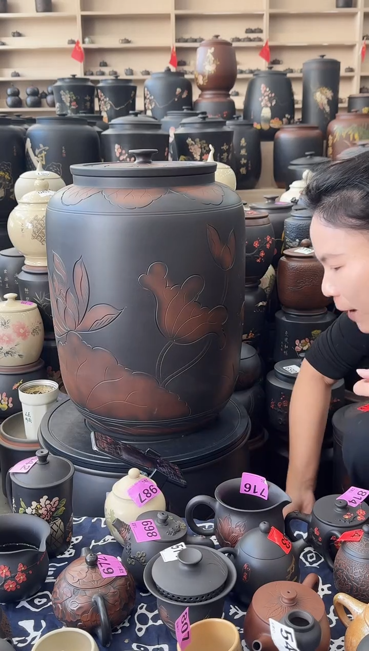 罐瑕疵茶缸高50cm荷花     651