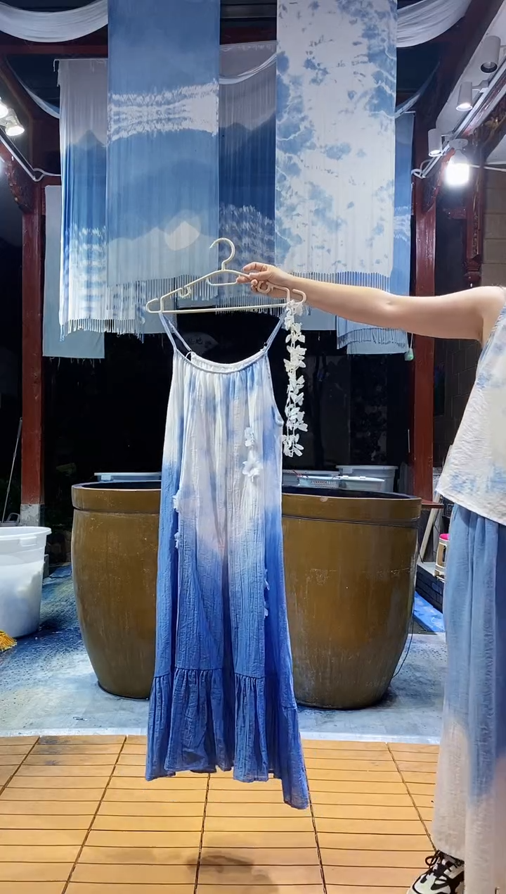 云浅蓝深 扎染服装  流苏花朵吊带裙 下山丘云朵