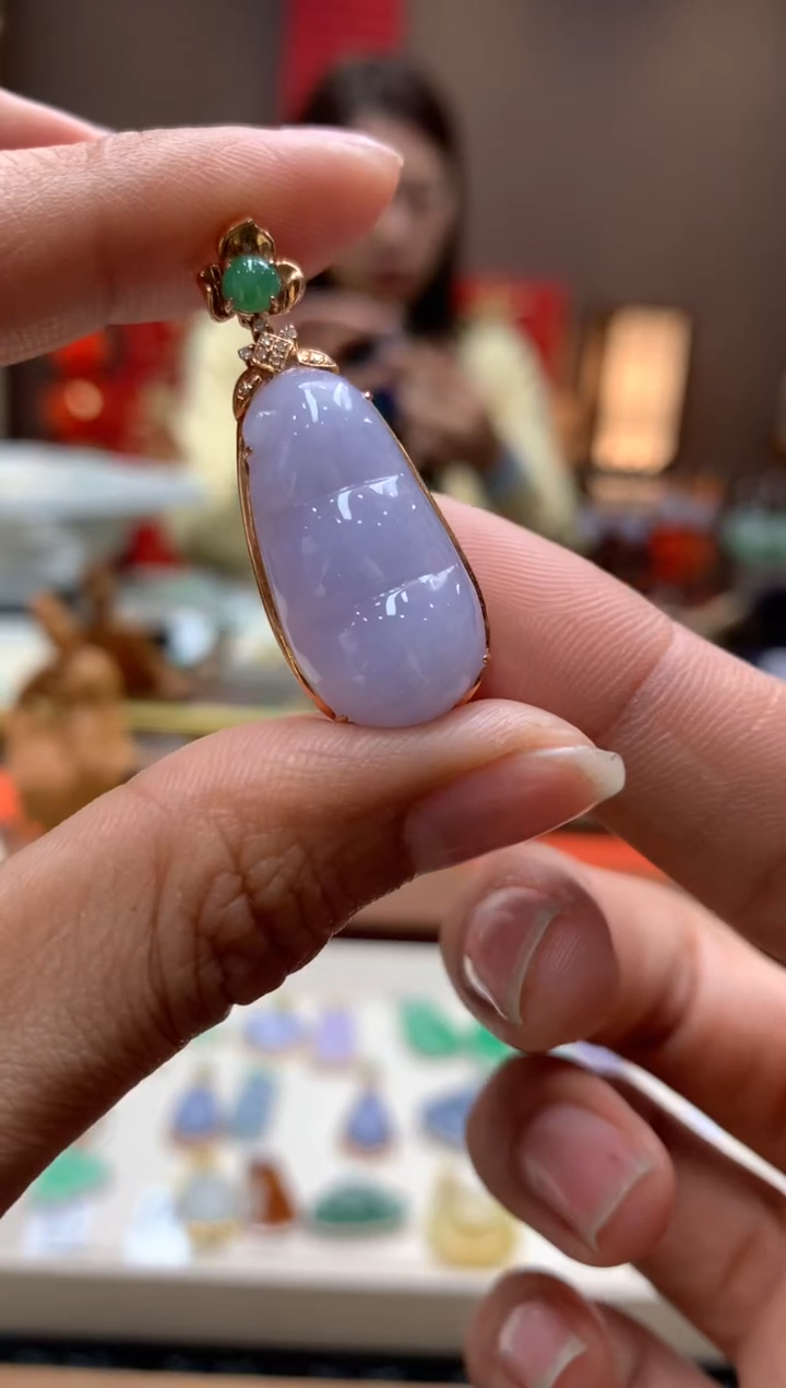 【闪购商品】翡翠颈饰18K金镶嵌福豆