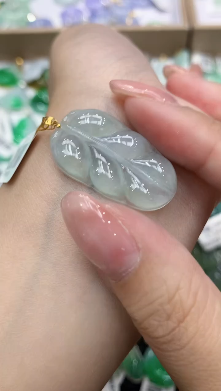 翡翠18K金镶嵌颈饰111111111