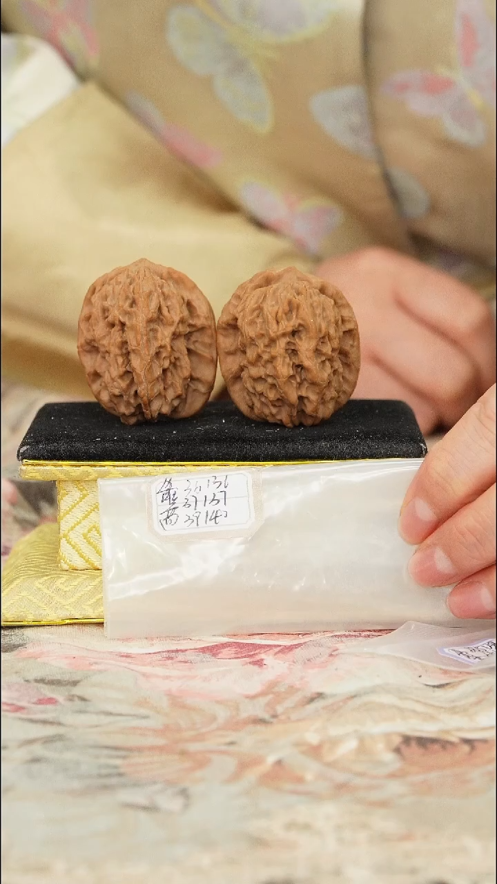 【闪购商品】文玩核桃把件非嫁接马老四