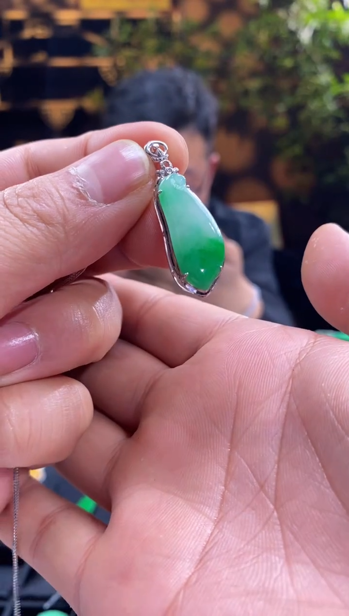 【闪购商品】翡翠吊坠(不含链)18K金镶嵌50092号天然翡翠a货