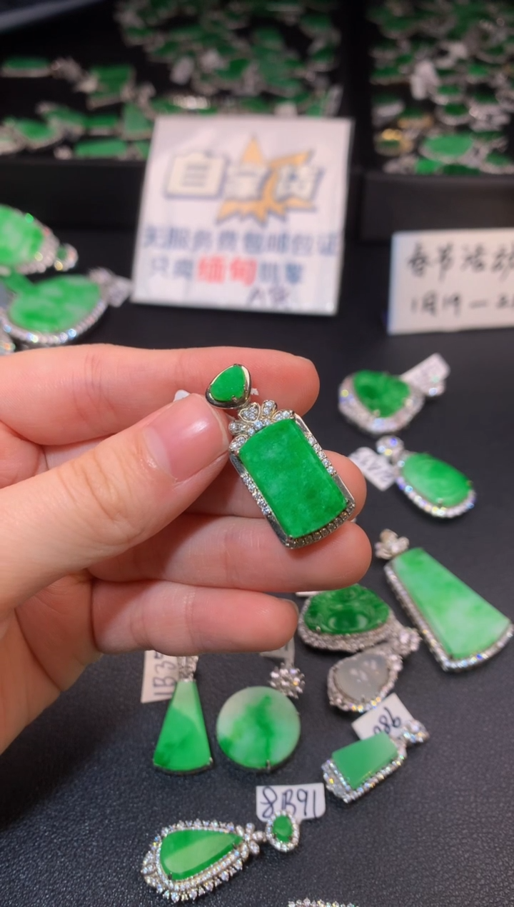 【闪购商品】翡翠颈饰银S925镶嵌翡翠