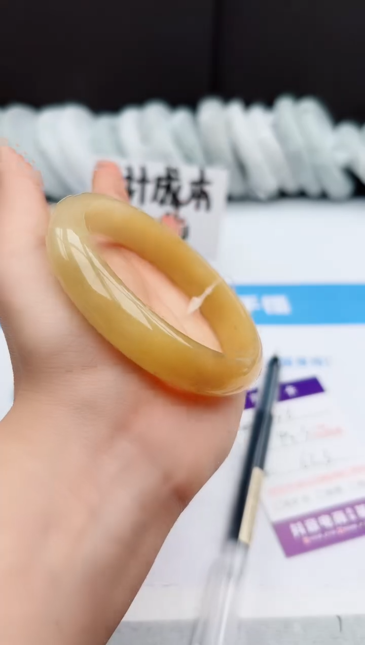 【闪购商品】石英质玉手镯未镶嵌98