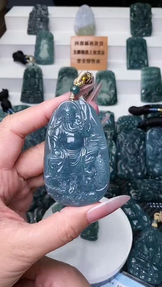 颈饰未镶嵌翡翠 