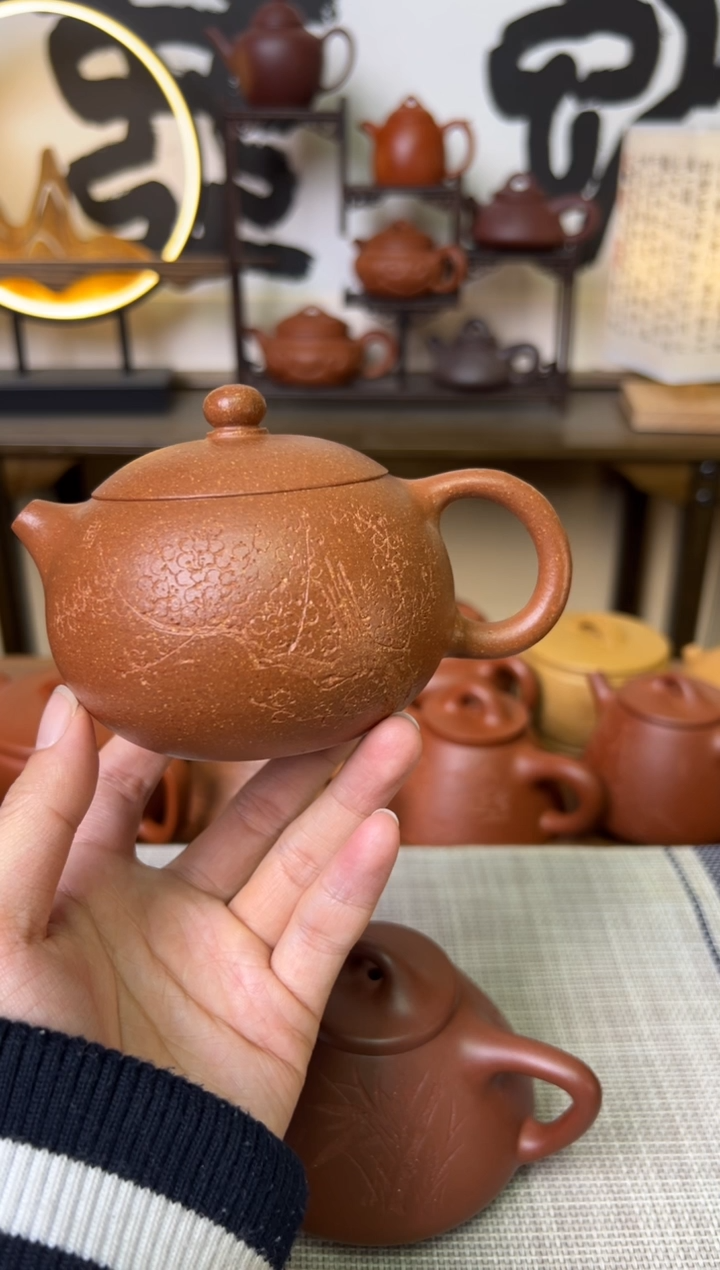 【闪购商品】段泥茶壶黄降坡西施壶梅刻250CC
