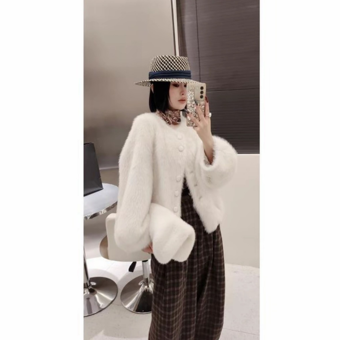 SAIRUO【赛偌】冬季新款北欧小奶狐马蹄袖时尚设计师款短外套25108