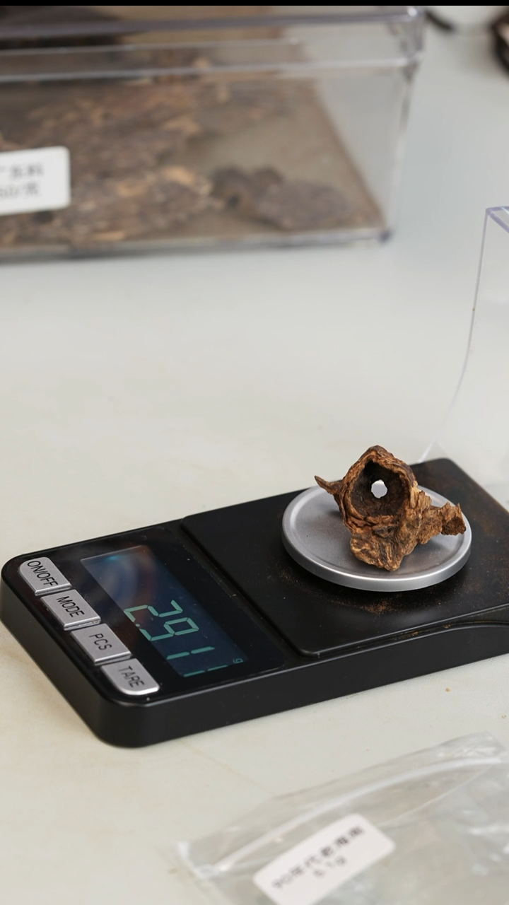 沉香沉香碎屑90年代老海南虫漏料2.9克