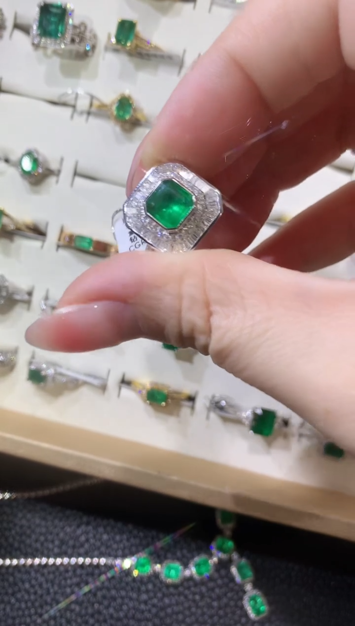 【闪购商品】祖母绿戒指18K金镶嵌C89 