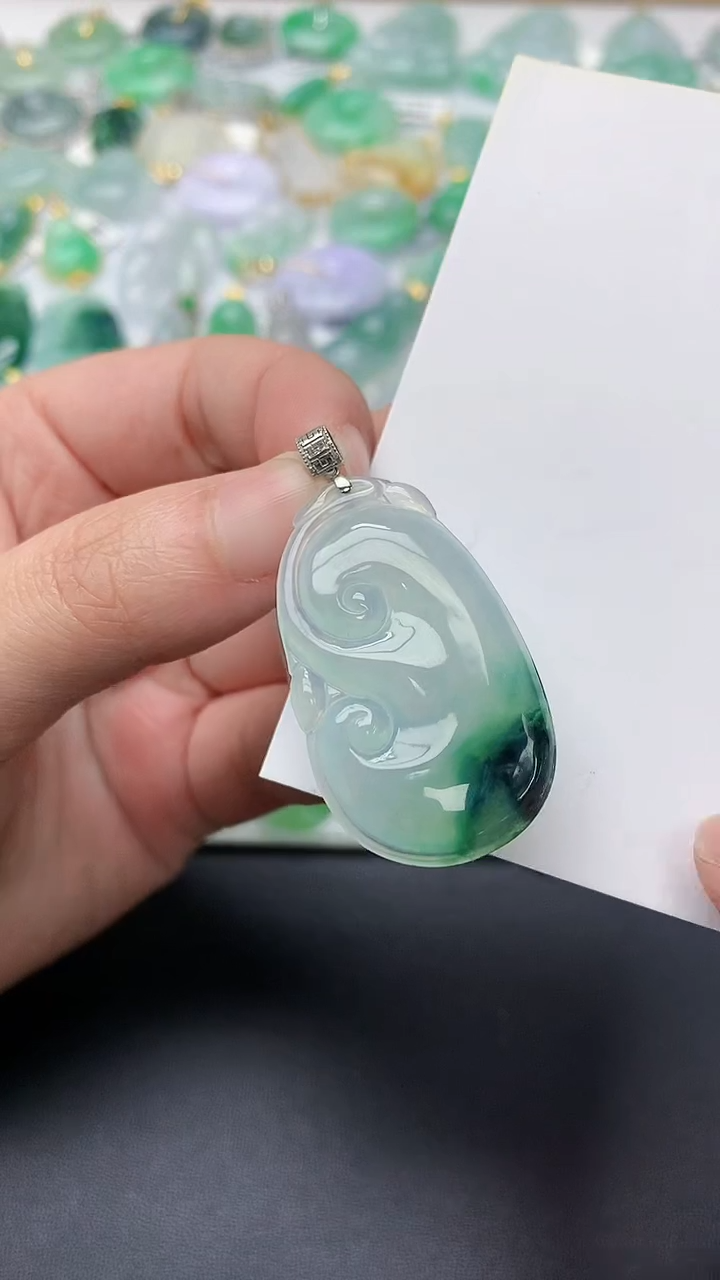 颈饰18K金镶嵌翡翠天然A货