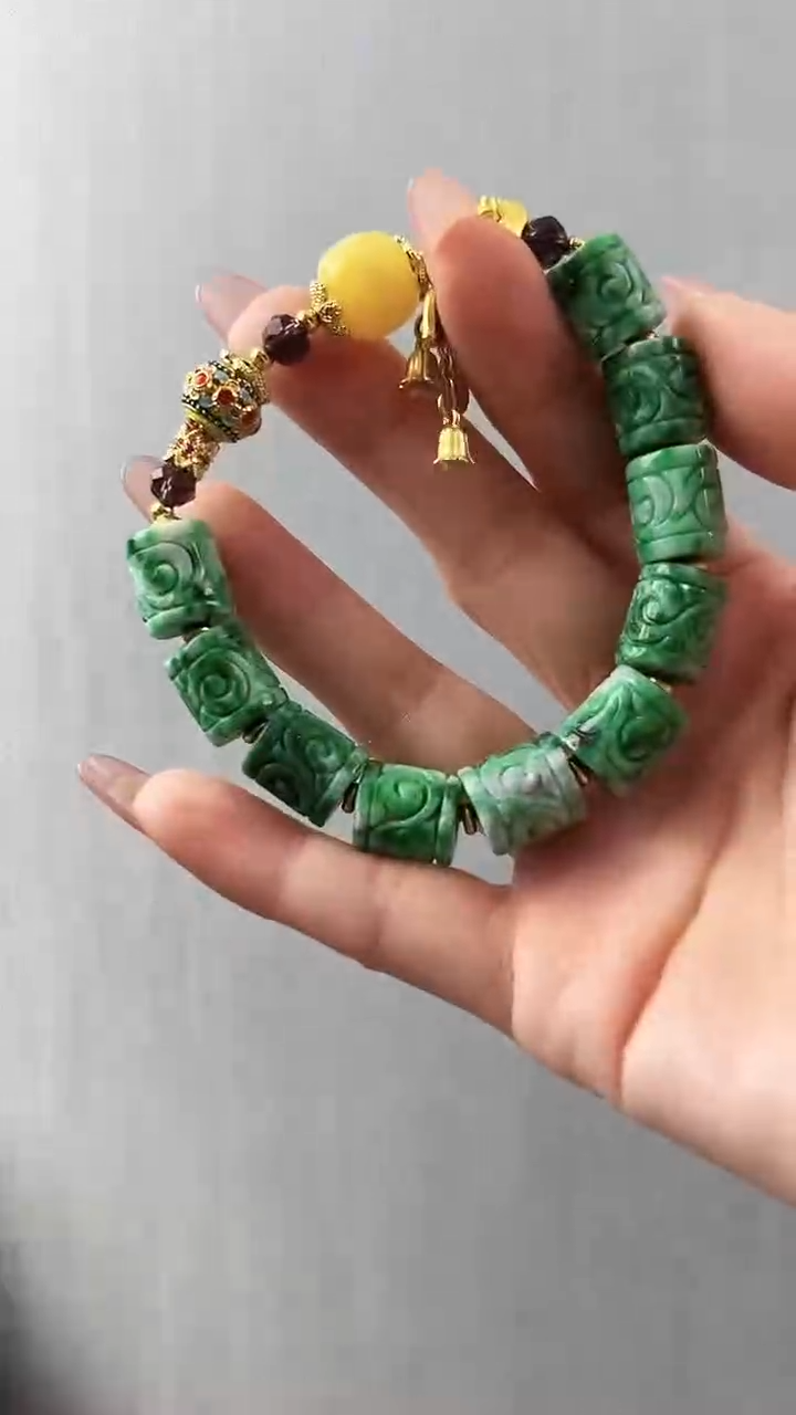 颈饰未镶嵌翡翠手串