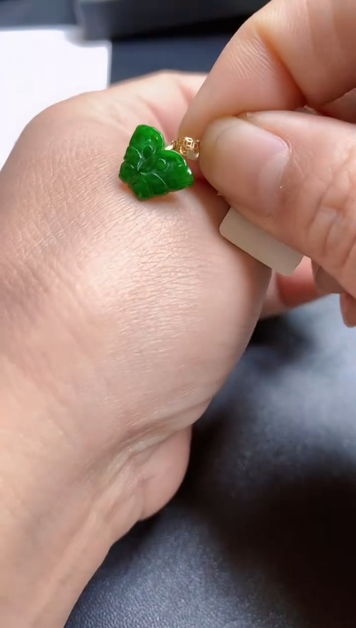 【闪购商品】翡翠颈饰18K金镶嵌吊坠