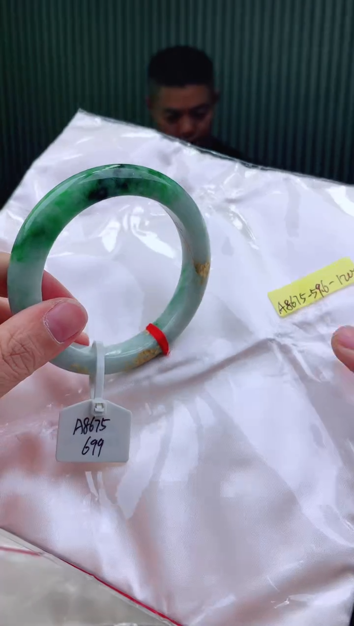 未镶嵌手镯翡翠59+