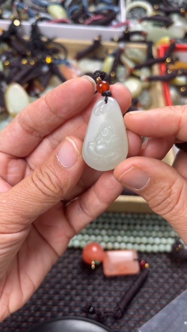 【闪购商品】和田玉颈饰未镶嵌多样性发货没有证书拍一发一有瑕