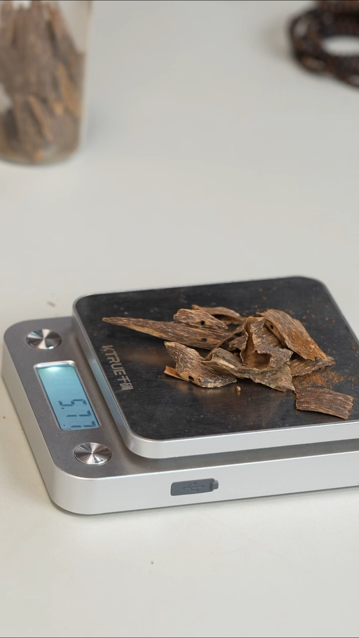 沉香沉香碎屑越南虫漏5g（形状随机）