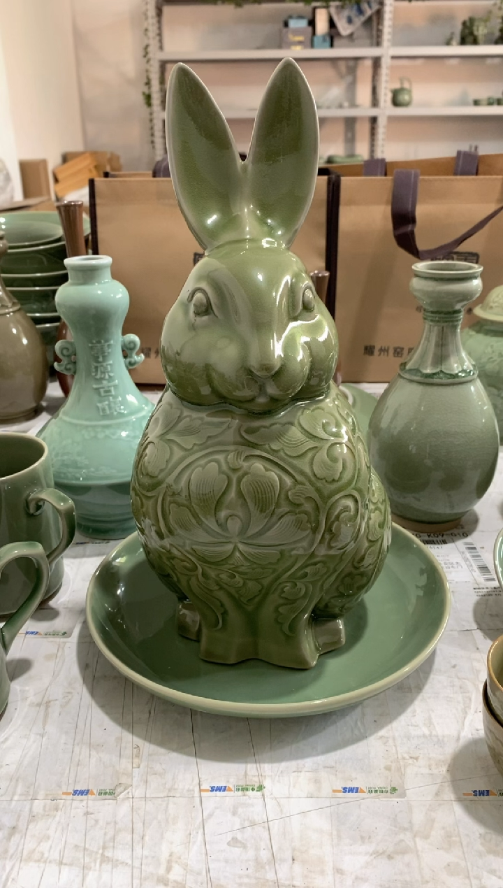 瓷片062601 手工刻花大兔子 礼盒装