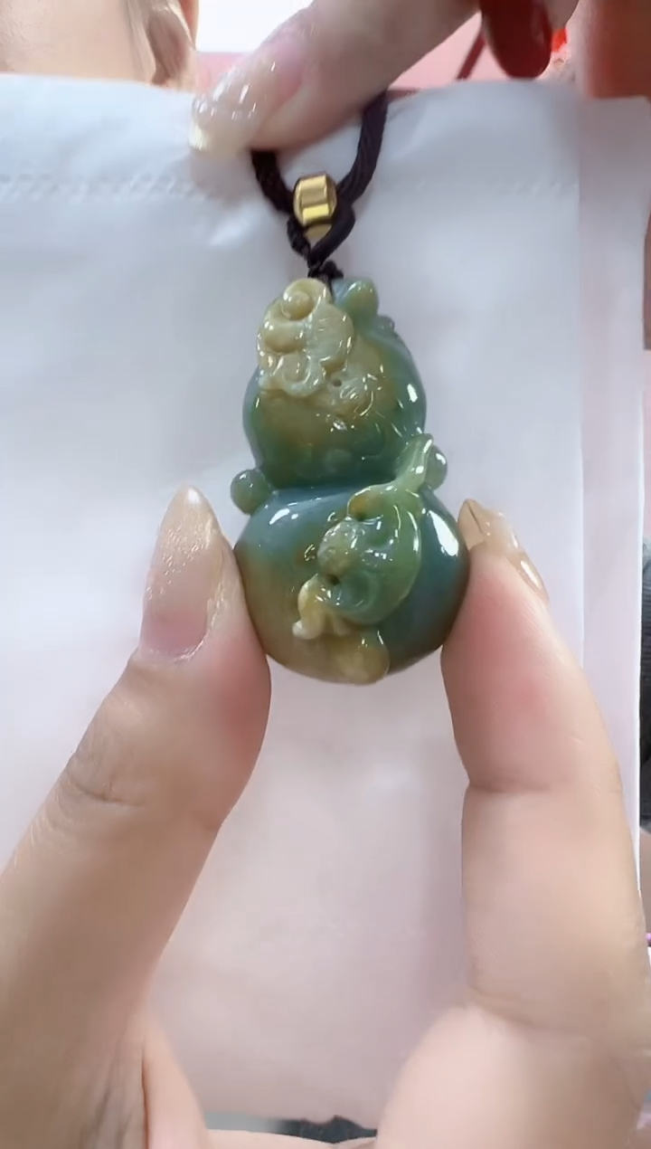 【闪购商品】翡翠颈饰未镶嵌孤品葫芦