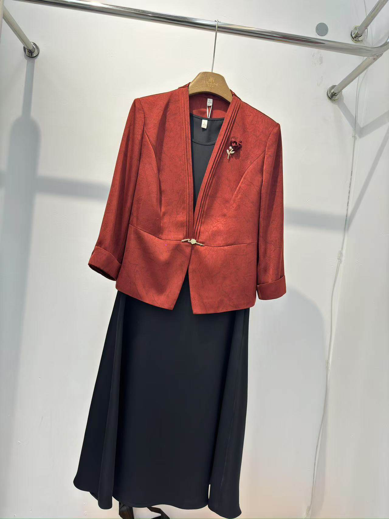 休闲磁吸一粒扣西装外套+印花无袖背心连衣裙两件套裙女