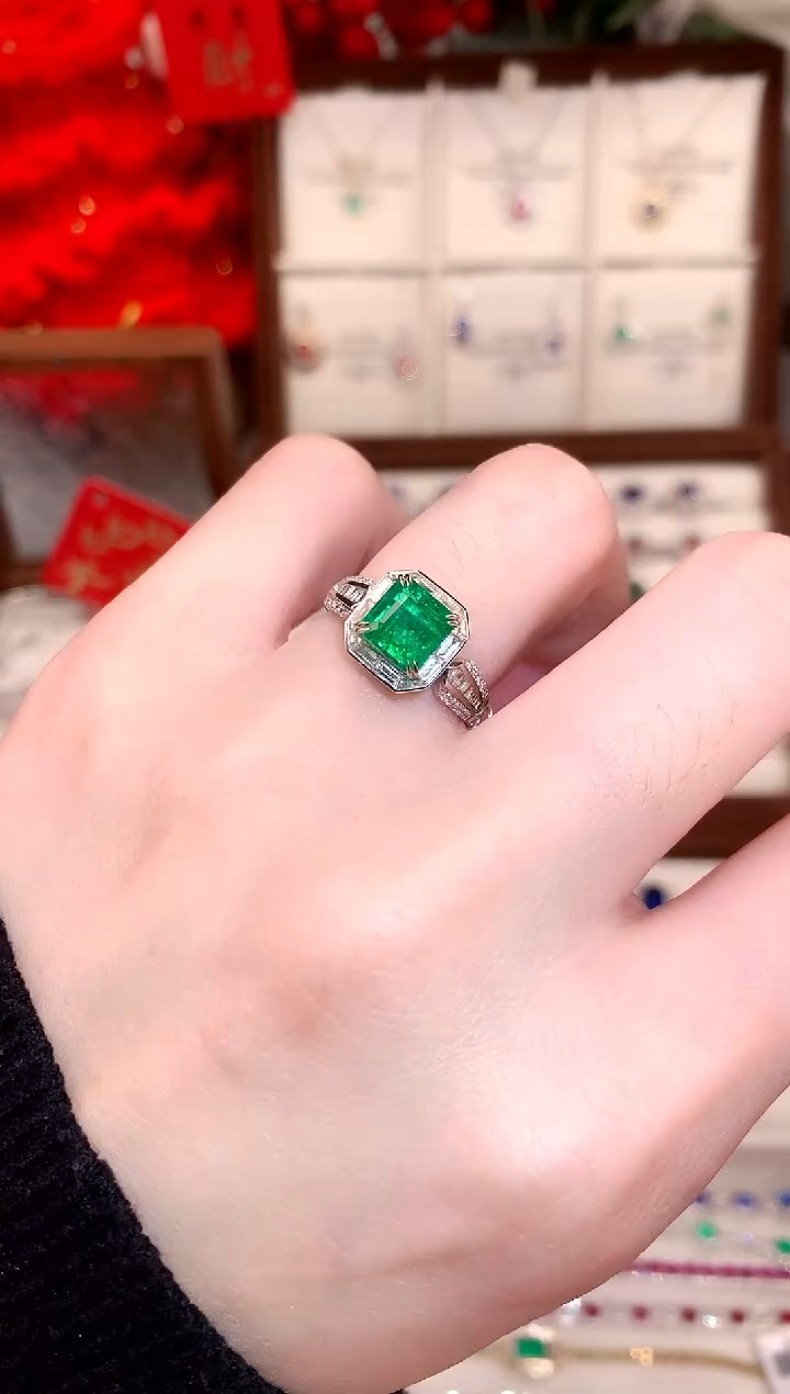 【闪购商品】祖母绿戒指18K金镶嵌2.45ct/天然宝石/七天无理由