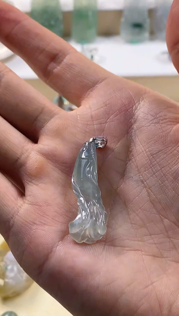 【闪购商品】翡翠吊坠(不含链)18K金镶嵌天然缅甸A货翡翠吊坠