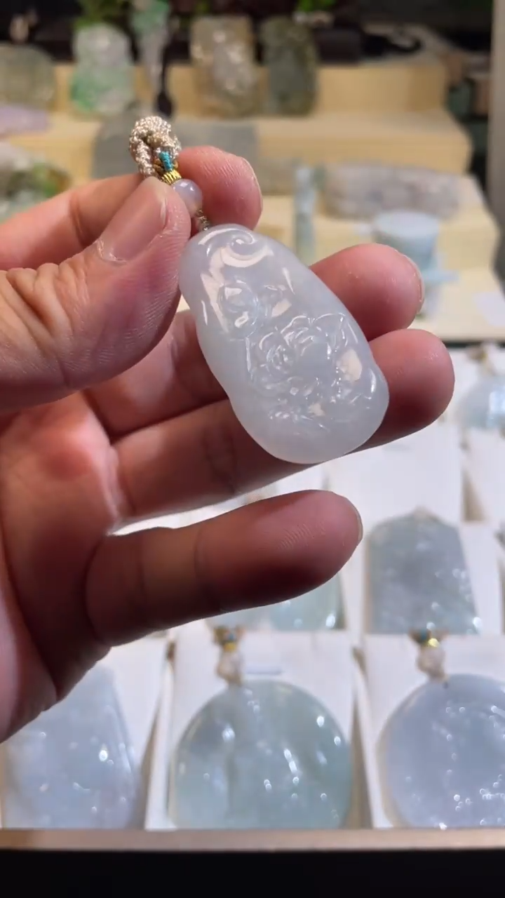 翡翠未镶嵌颈饰8/04/125