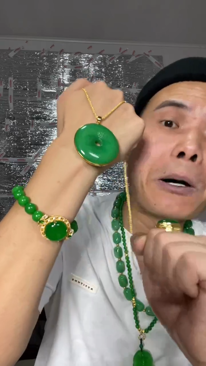 翡翠未镶嵌吊坠(赠链)【小伍珠宝】高端湖水绿45m平安扣