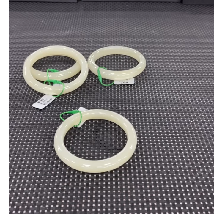 【老郑家】和田玉手镯一支 (多样性发1件)