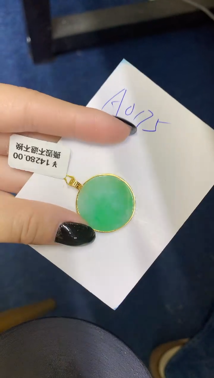 【闪购商品】翡翠颈饰18K金镶嵌0000000000