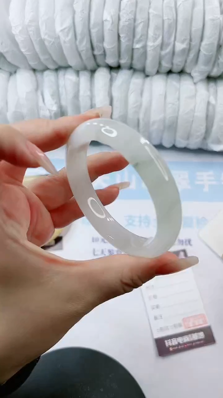 【闪购商品】石英质玉手镯未镶嵌0565270208-多样性发货