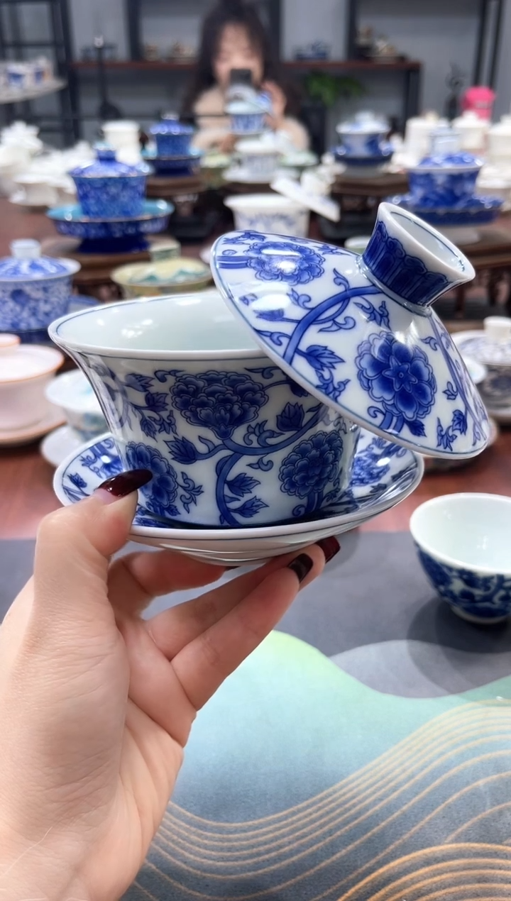 【闪购商品】320釉下彩青花缠枝莲盖碗