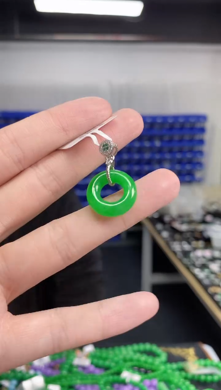 翡翠未镶嵌颈饰闪购链接 多样性发其一颜色微差