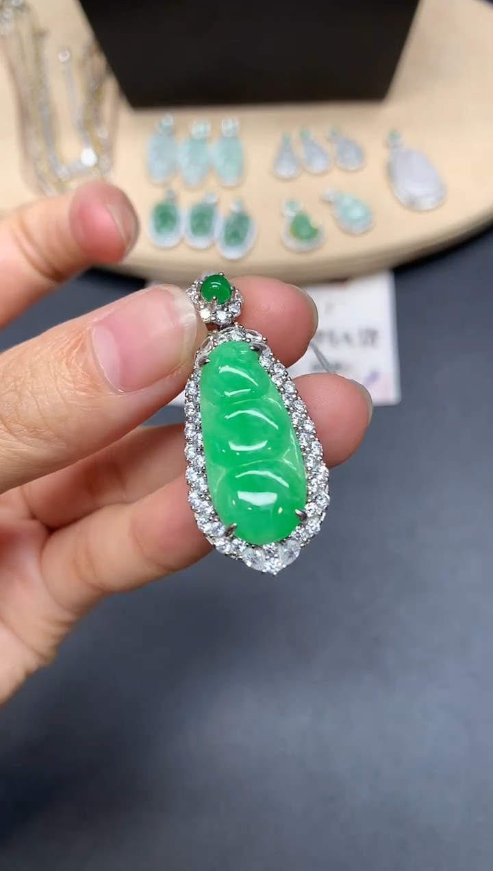 【闪购商品】翡翠吊坠(不含链)银S925镶嵌福豆【无服务费】