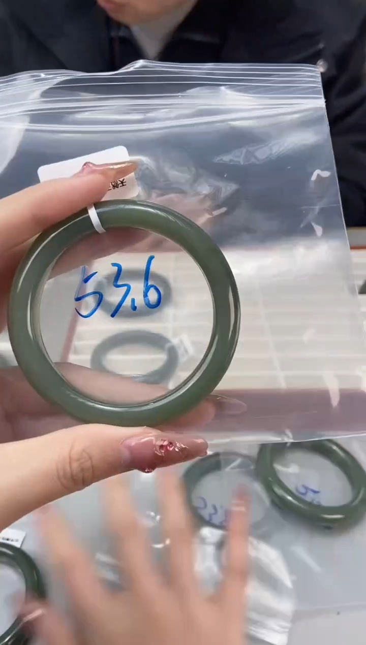 【闪购商品】和田玉手镯未镶嵌和田玉手镯