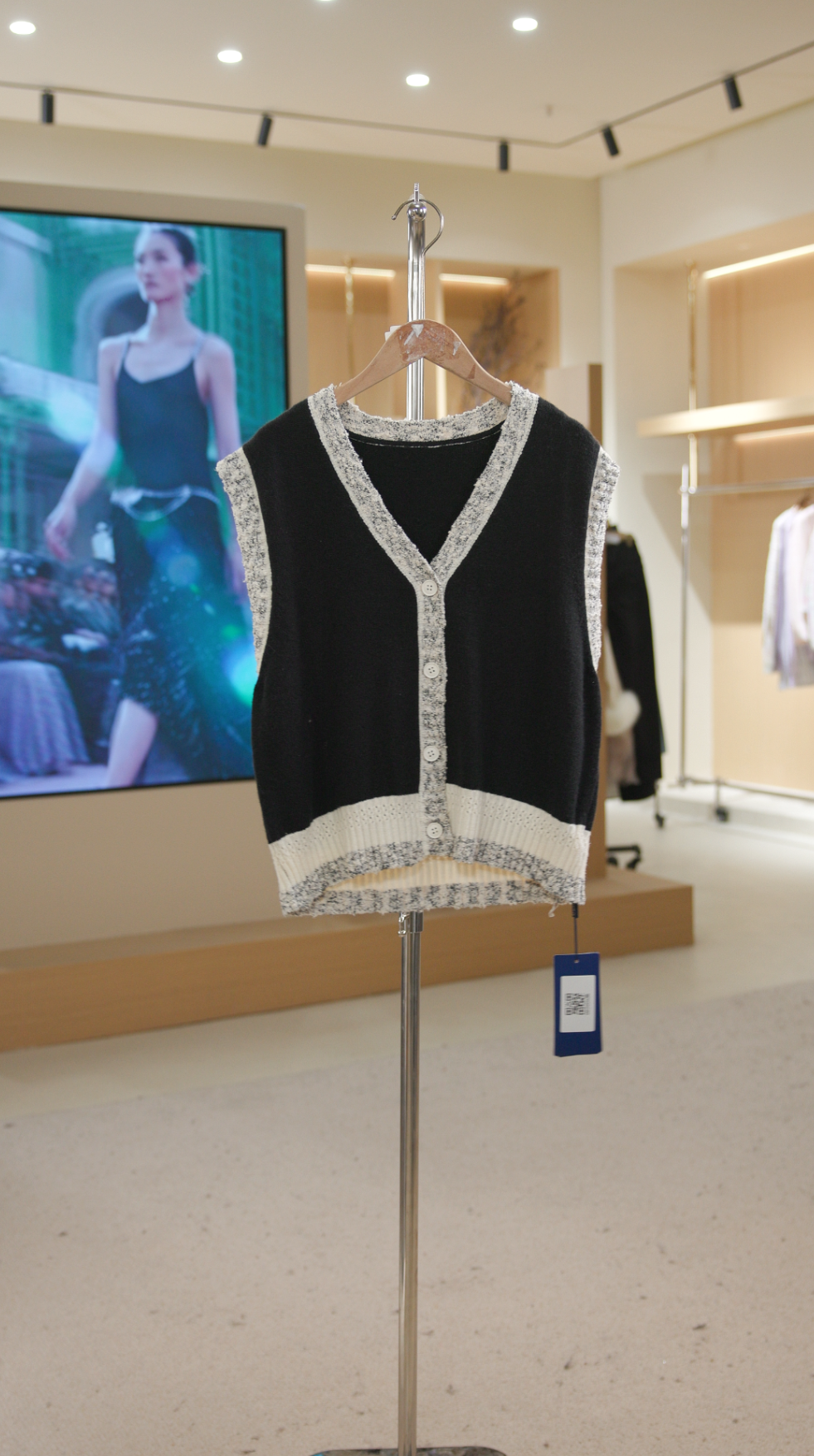 GD2006黑    秋冬马甲针织开衫时尚休闲百搭