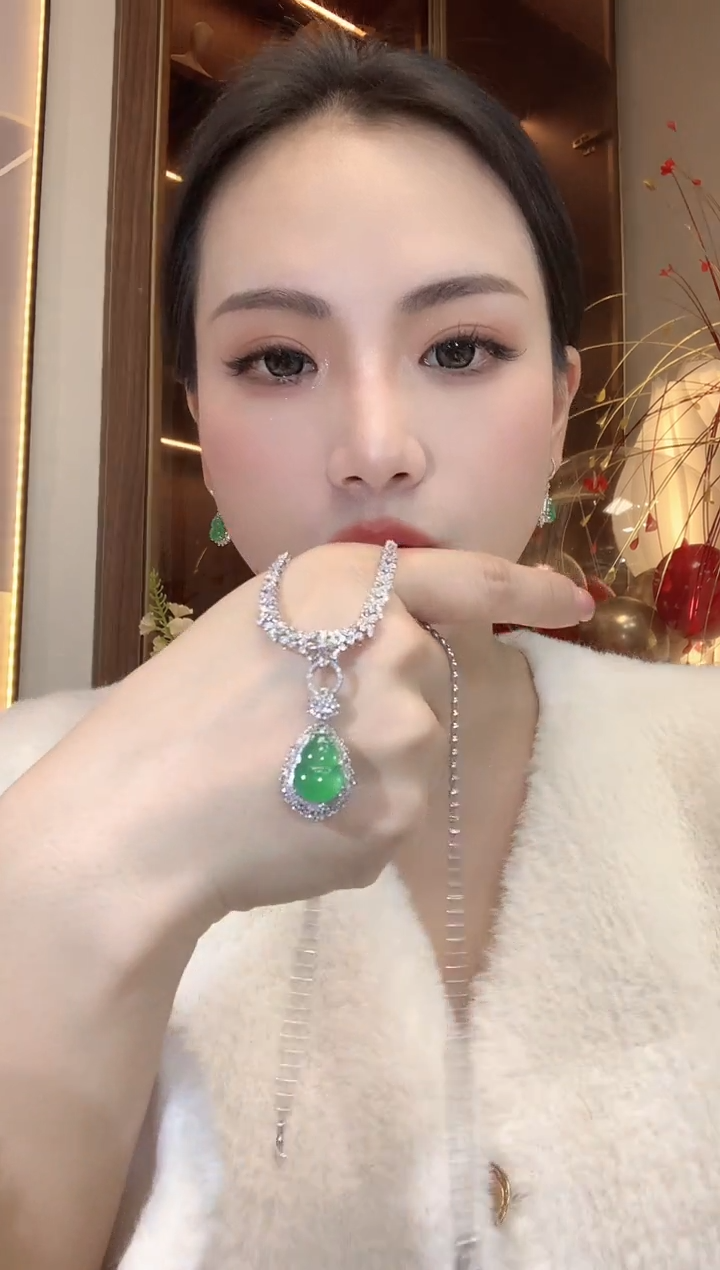 【闪购商品】翡翠吊坠(不含链)18K金镶嵌C53