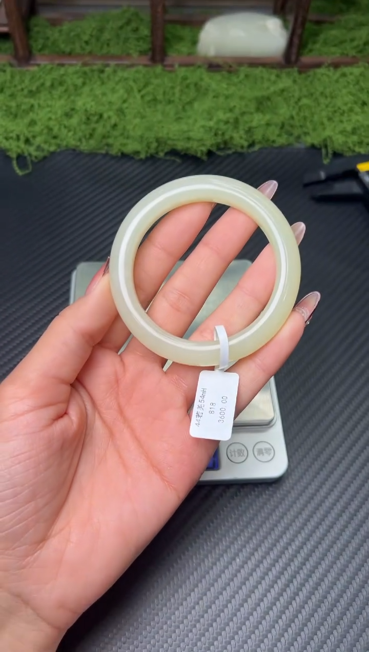 未镶嵌手镯和田玉若羌微色差54+