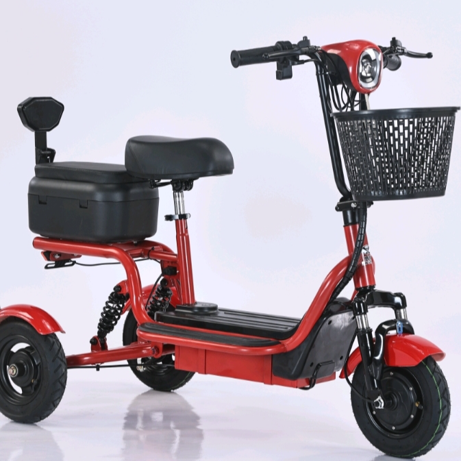 小型可折叠锂电电动三轮车适合亲子带娃与老年代步出行