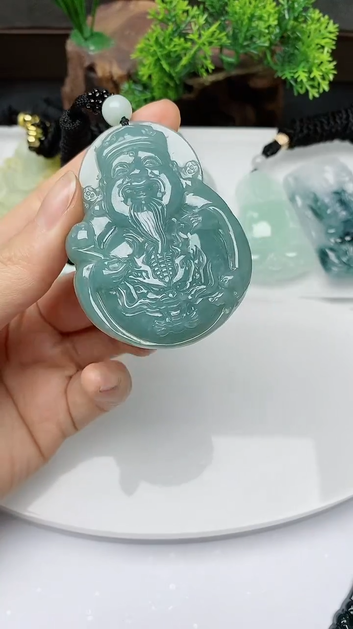 【闪购商品】翡翠颈饰未镶嵌        