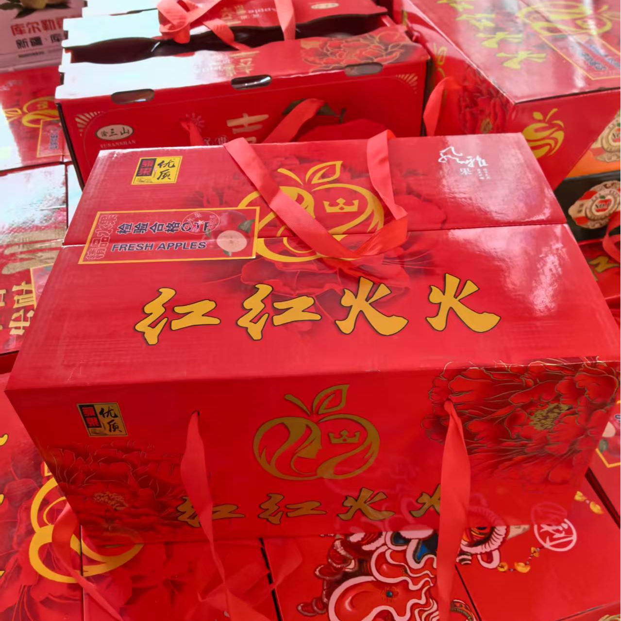 红红火火苹果礼盒装  红富士大果 90果