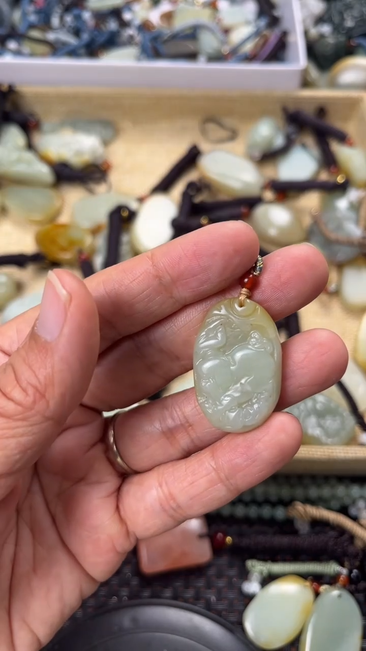 【闪购商品】和田玉颈饰未镶嵌多样性发货没有证书拍一发一有瑕