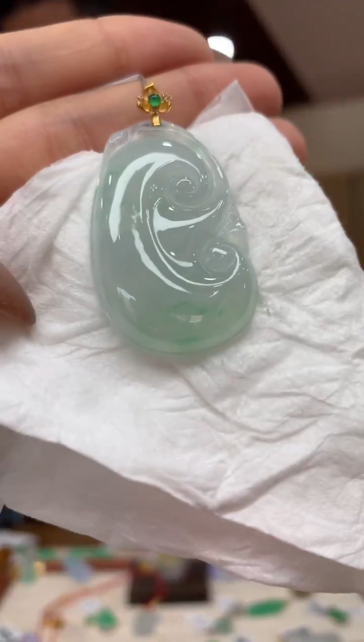 吊坠(不含链)18K金镶嵌翡翠如意