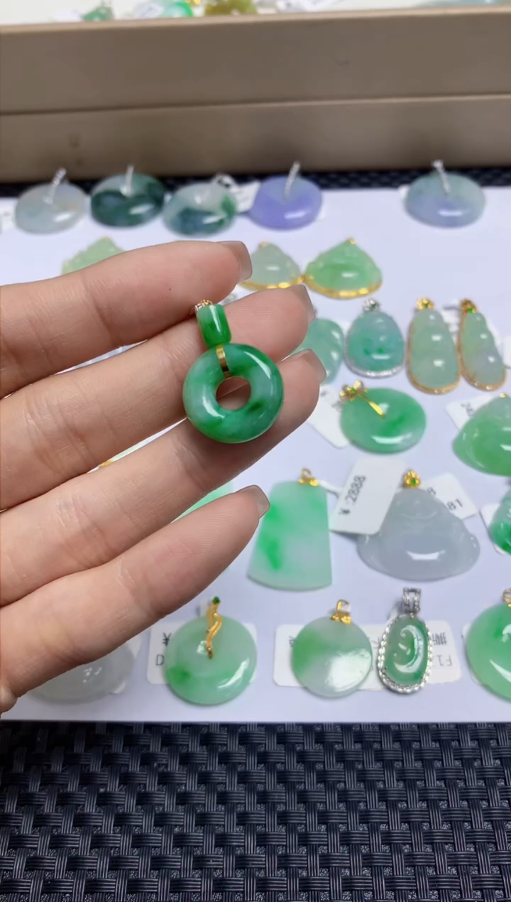 【闪购商品】翡翠颈饰18K金镶嵌12 天然A货翡翠