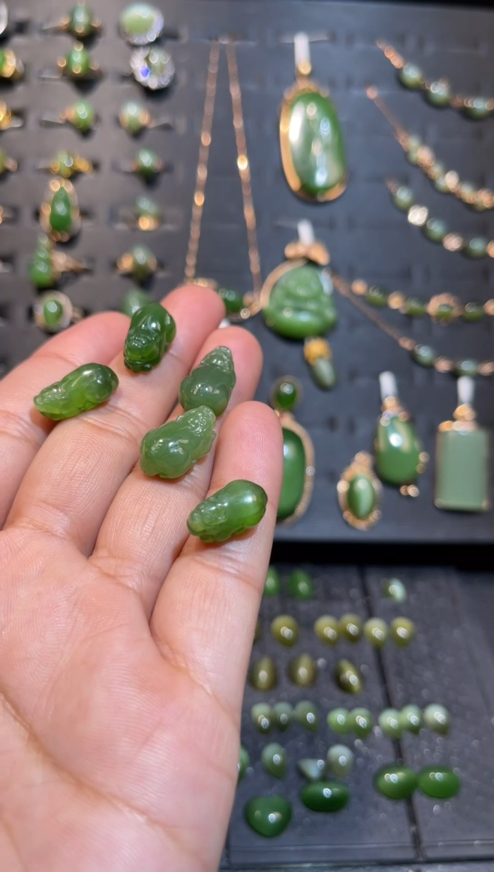 【闪购商品】和田玉碧玉貔貅吊坠未镶嵌多样性发一