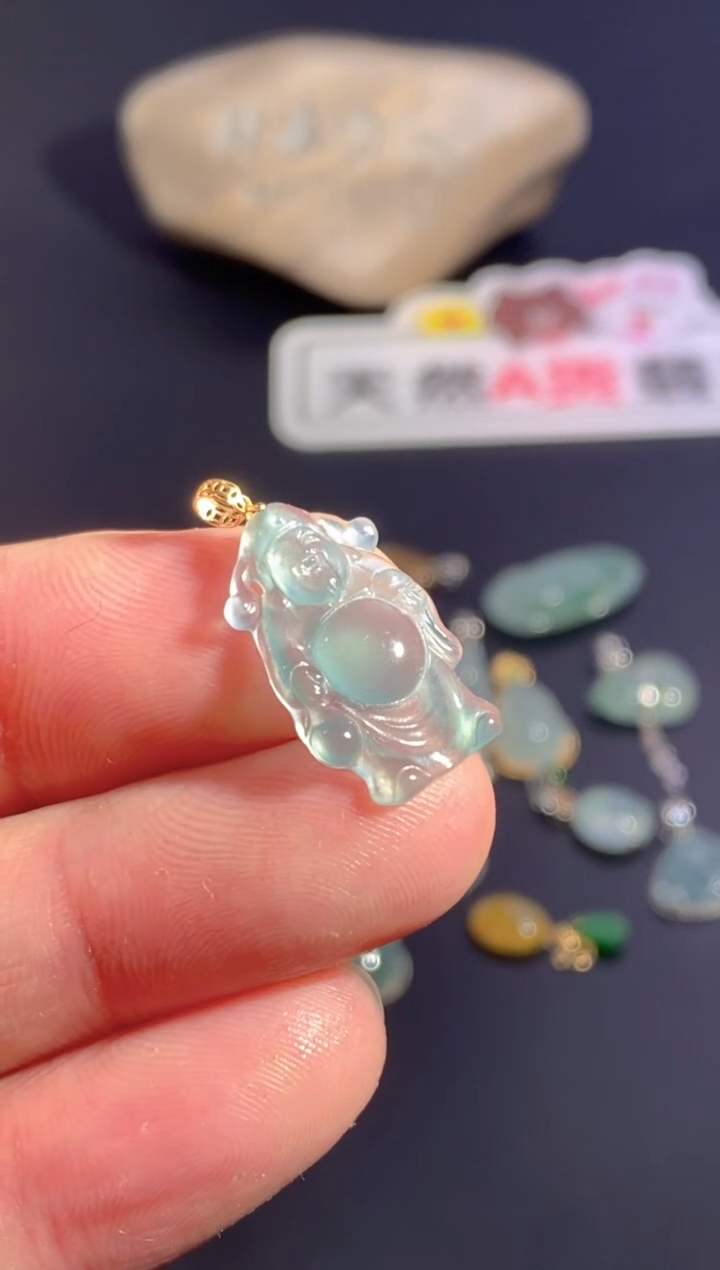 颈饰18K金镶嵌翡翠   